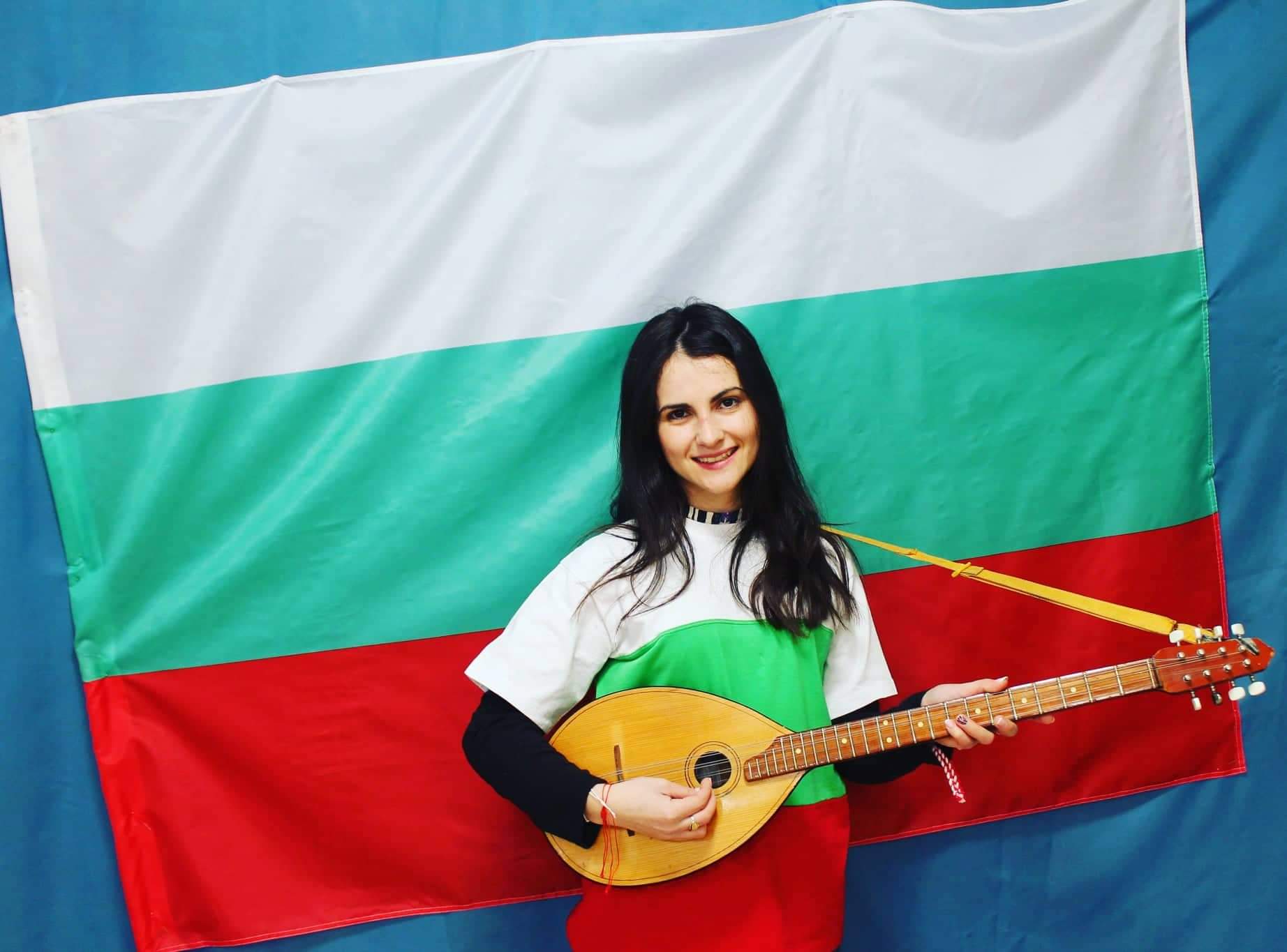 Вокален педагог, учител по солфеж, тамбура и йога за деца 